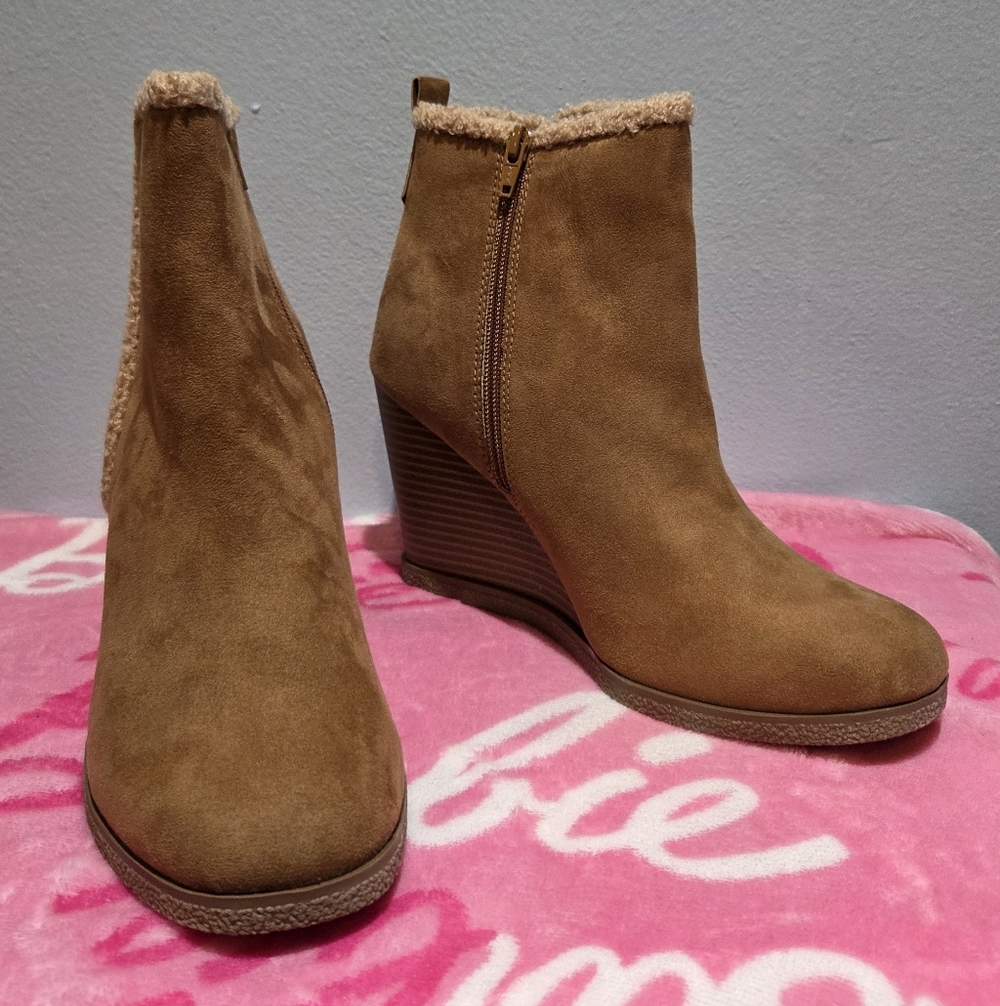 Sun & Stone Women's Camillia Tan Faux Suede Wedge Ankle Boot, Size 9.5M - Picture 3 of 10